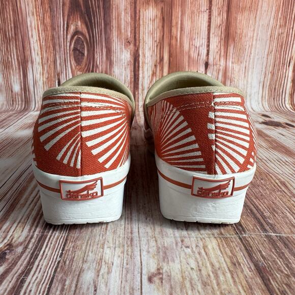 Dansko Vegan VOLLEY Womens Size EU 39 US 8.5-9 Red White Palm Canvas Clogs Shoes - Picture 4 of 10